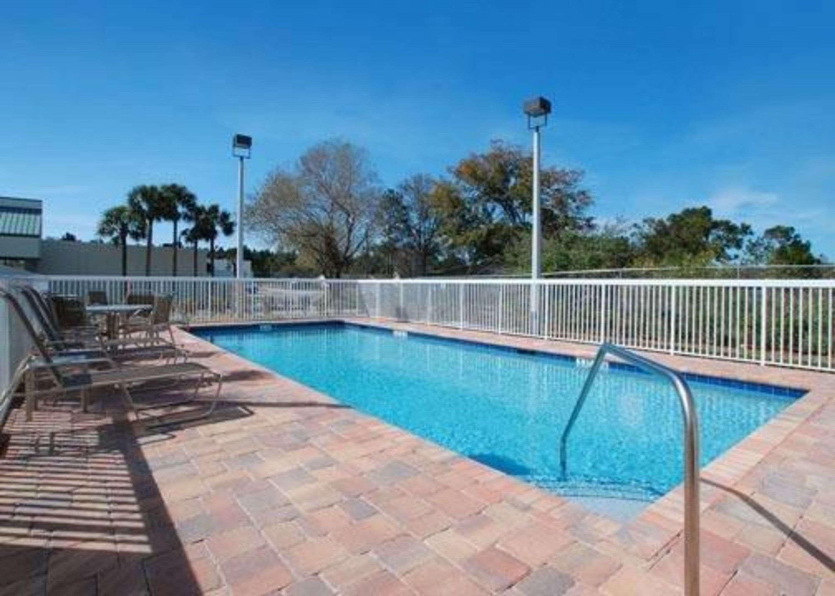 Comfort Suites Palm Bay - Melbourne Eksteriør billede